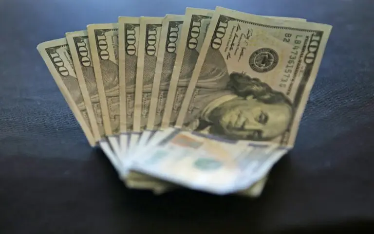 5 Money Saving Tips for Young Americans in 2025